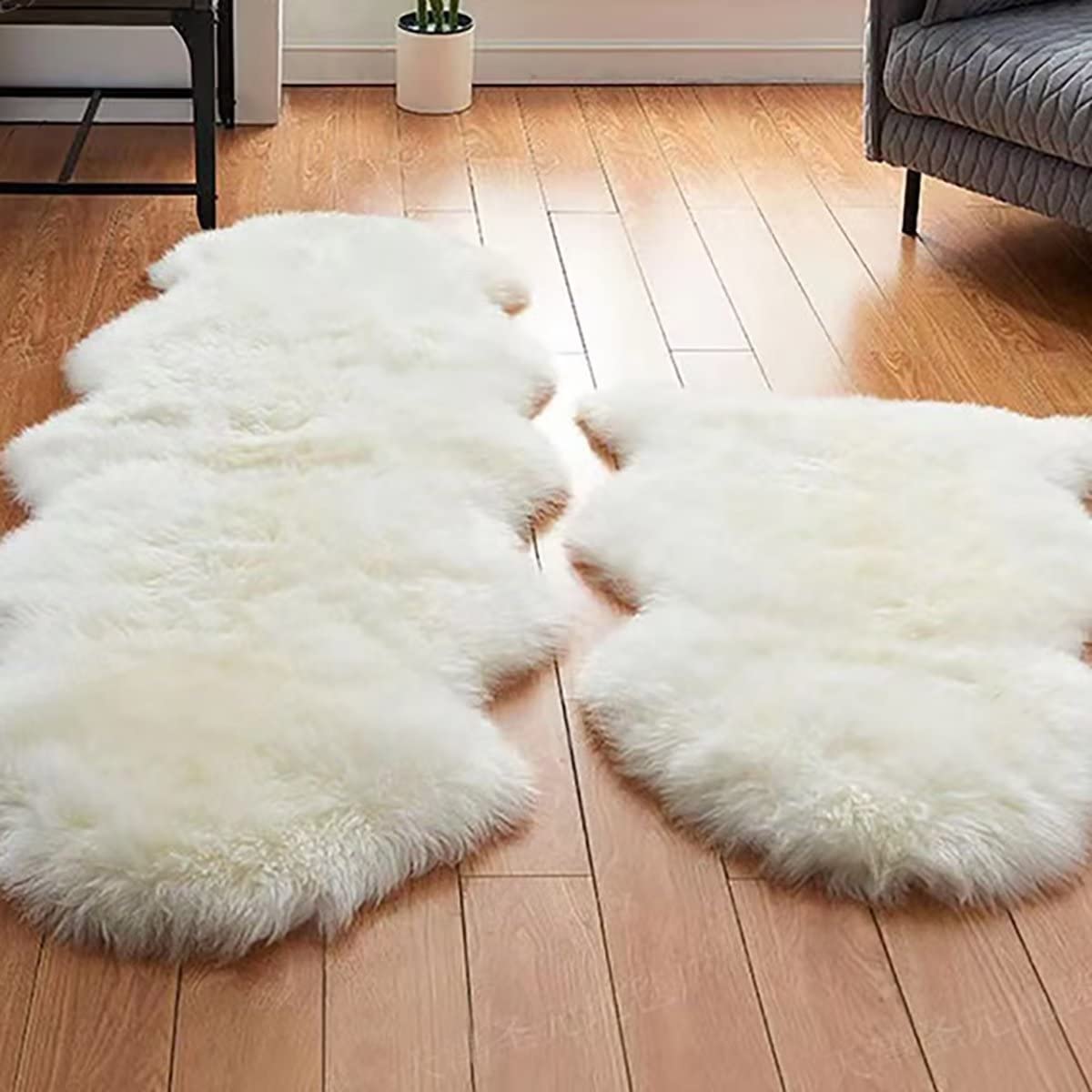 Yefound Faux Fur Rug, Fluffy Shaggy Area Rug Ultra Soft 2 x 4 Feet Sheepskin Fur Rug, Red Fuzzy Rug Red Shag Rug, Home Decor Throw Rugs for Bedroom, Living Room