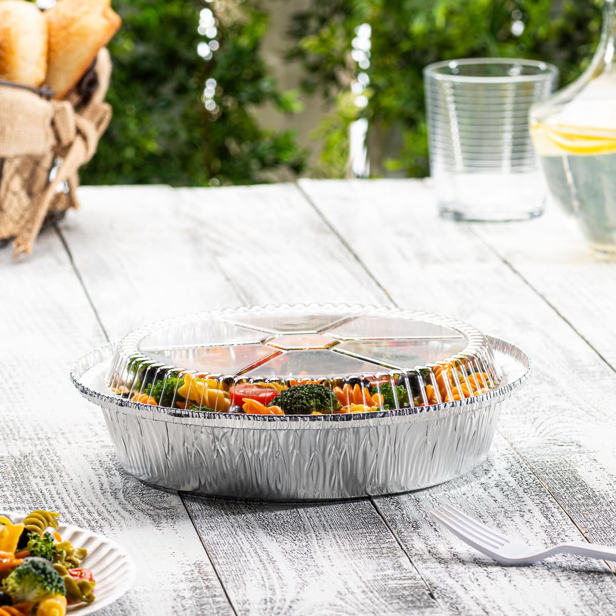 GUSTO [50 Count 9 Inch Disposable Round Aluminum Foil Pans with Clear Plastic Dome Lids, Great For Baking, Cooking, Storage, and Reheating (Formerly Comfy Package)