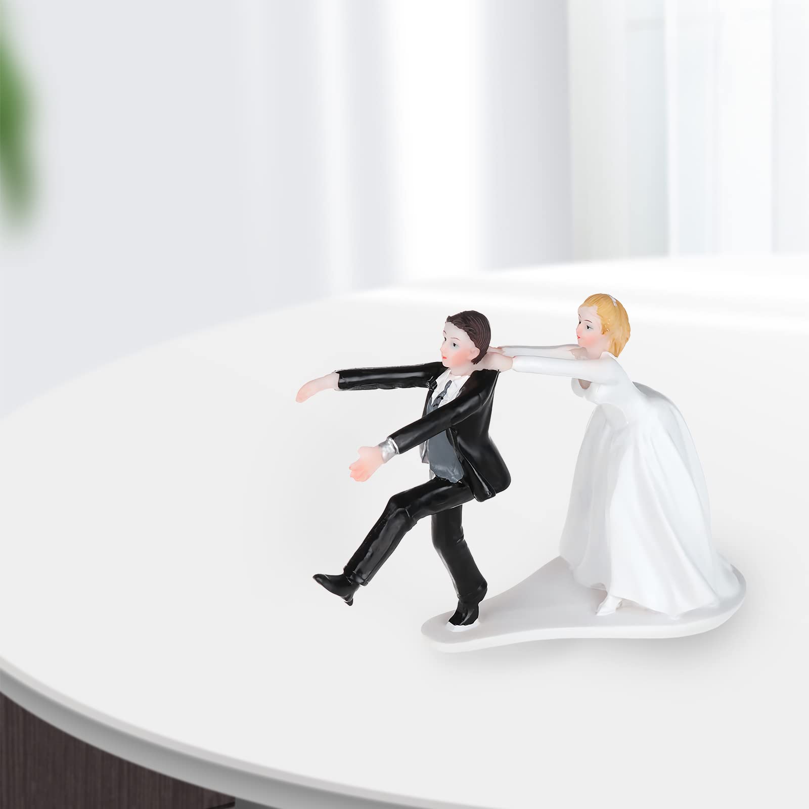 Wedding Cake Toppers, Resin Bride and Groom Figurine, Couple Romantic Funny Cake Decoration