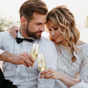 iooiluxry Wedding Cake Knife And Server Set, Mr and Mrs Champagne Flutes With Cake Cutting Set For Wedding, Wedding Glasses For Bride And Groom (Gold)