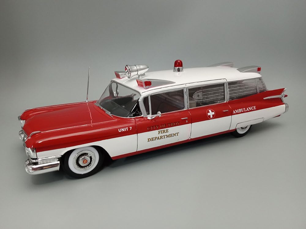 AMT 1959 Cadillac Ambulance w/Gurney 1:25 Scale Model Kit