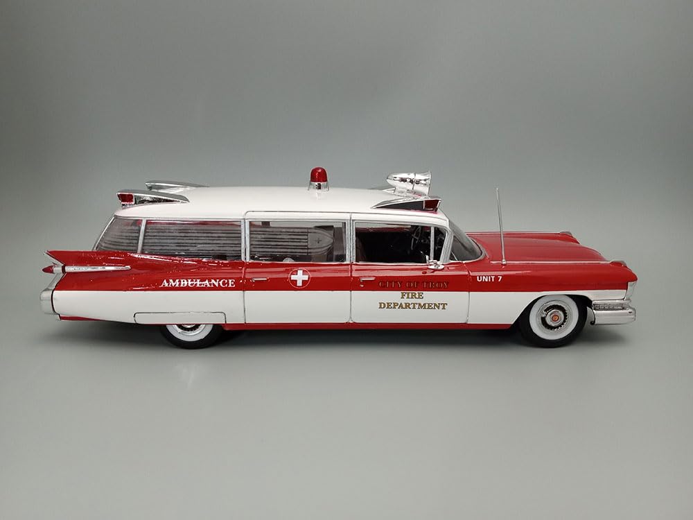 AMT 1959 Cadillac Ambulance w/Gurney 1:25 Scale Model Kit