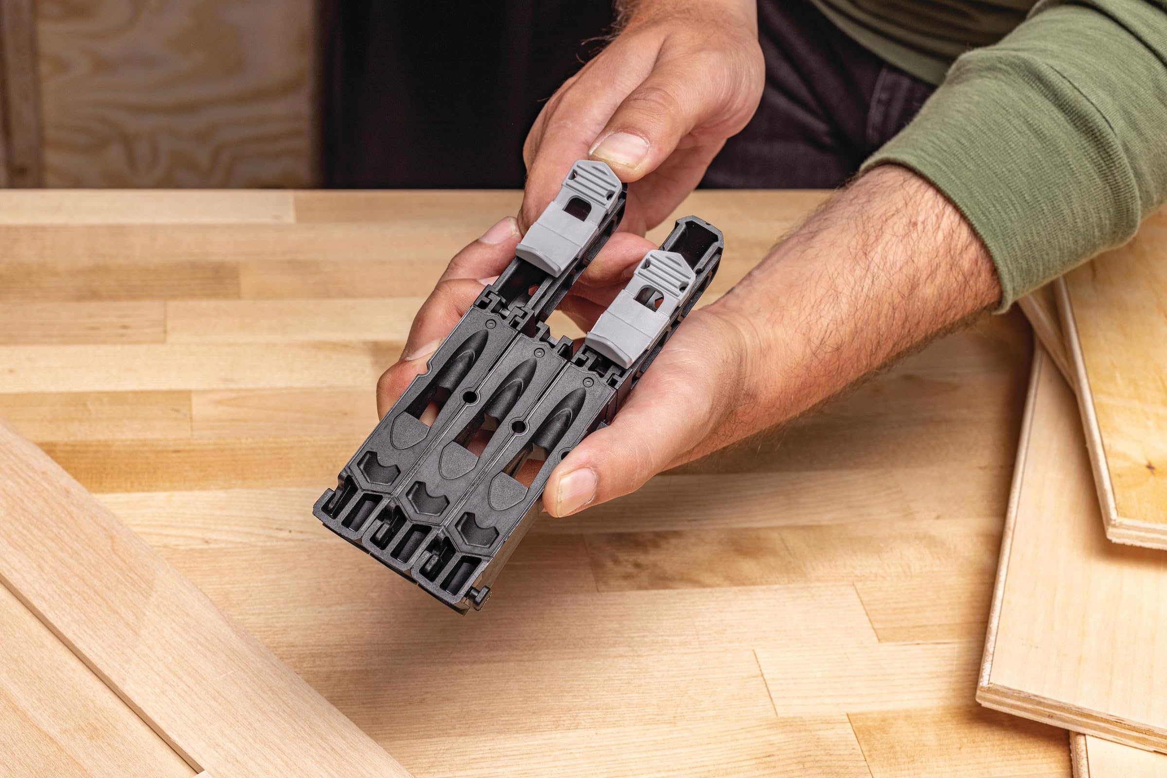 Kreg KPHJ230 - Kreg Pocket-Hole Jig Micro - Micro Jig for Thin Stock, Cabinets, Drawers & Repairs - 33% Smaller Holes - For 1/2” & 3/4” Thick Materials - Holiday Home Improvement Gifts for Him