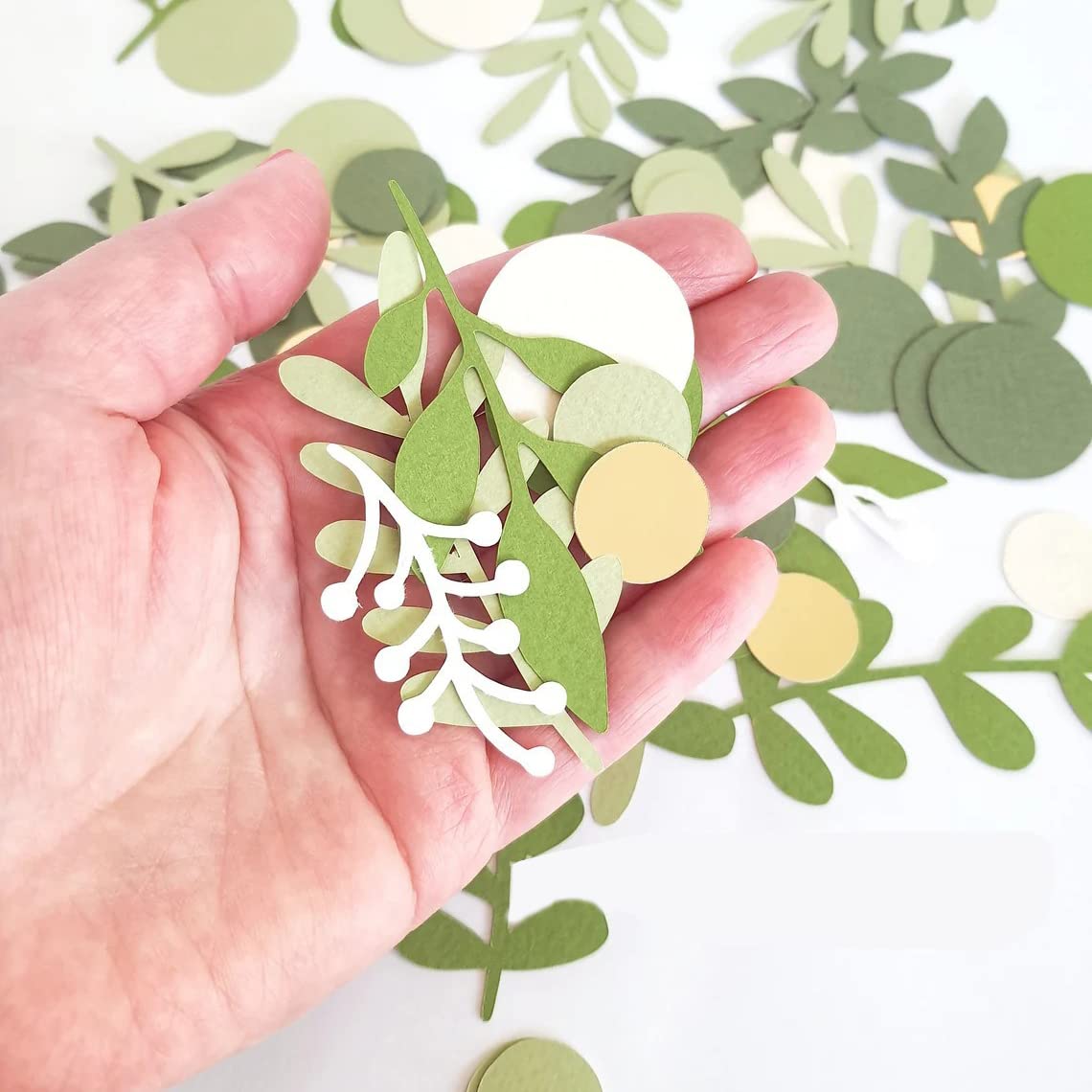 Eucalyptus Leaf Confetti for Baby Shower Decorations Green Gold Leaves Paper Confetti with Round Confetti for Spring Greenery Woodland Jungle Safari Baby Bridal Shower Party Table Decoration Supplies