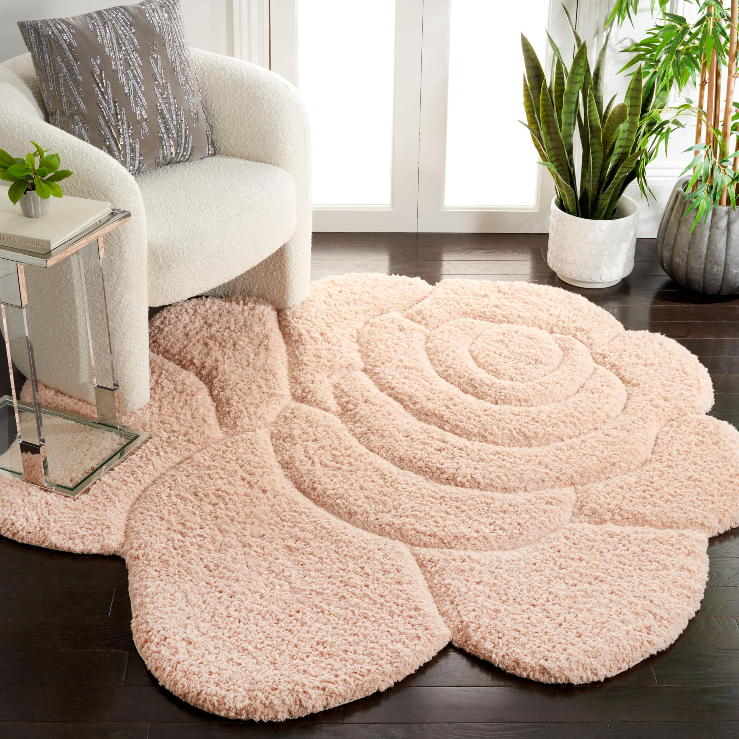 SAFAVIEH Novelty Collection Area Rug - 6' Round, Blush & Pink, Handmade Floral Wool, Ideal for High Traffic Areas in Living Room, Bedroom (NOV903U)