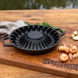 Bayou Classic 7423 Pre-Seasoned Cast Iron Shrimp Pan for Cooking and Serving Holds 24 Jumbo Shrimp