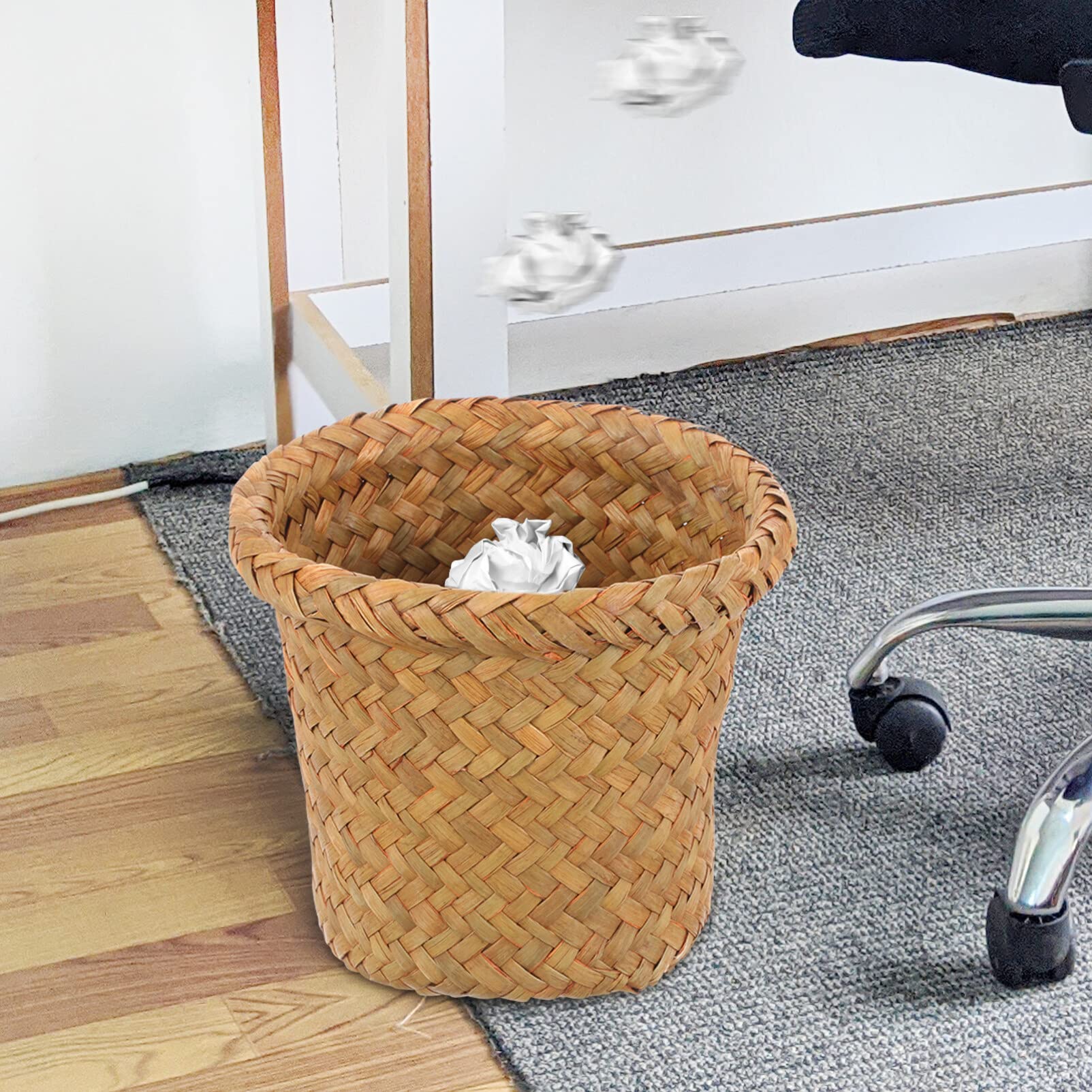 Operitacx Wicker Trash Basket Natural Woven Trash Bin Seagrass Waste Basket Round Trash Baskets Garbage Bin Basket Organizer Bedroom Offices Decoration Office Accessories