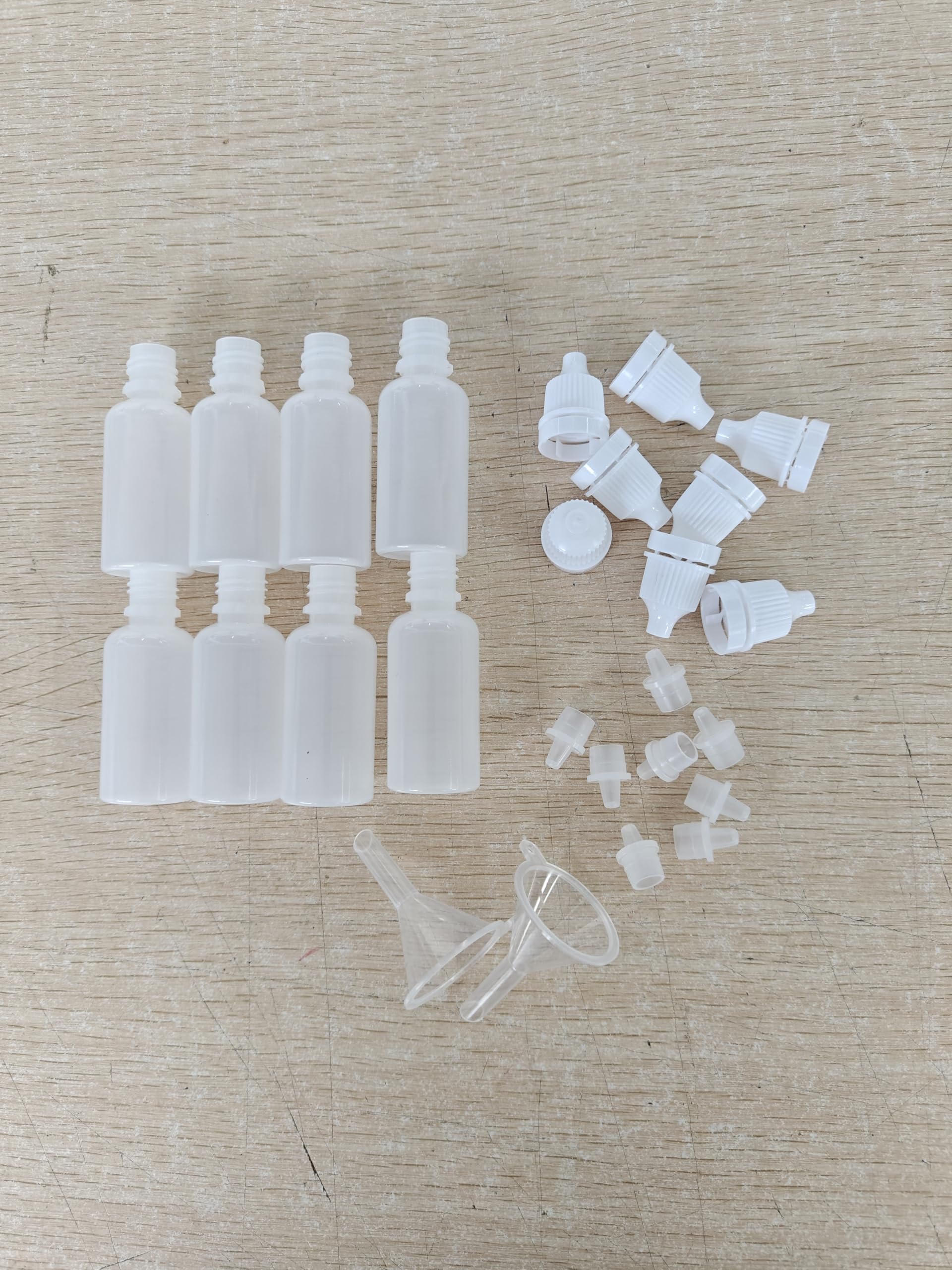 Roshtia 200 Pcs 15ml Plastic Dropper Bottles Plastic Eye Dropper Bottle Empty Squeezable Eye Dropper with Screw Cap Liquid Dropper Bottles with 10 Funnels for Eye Drops Oils Paints Saline Solution