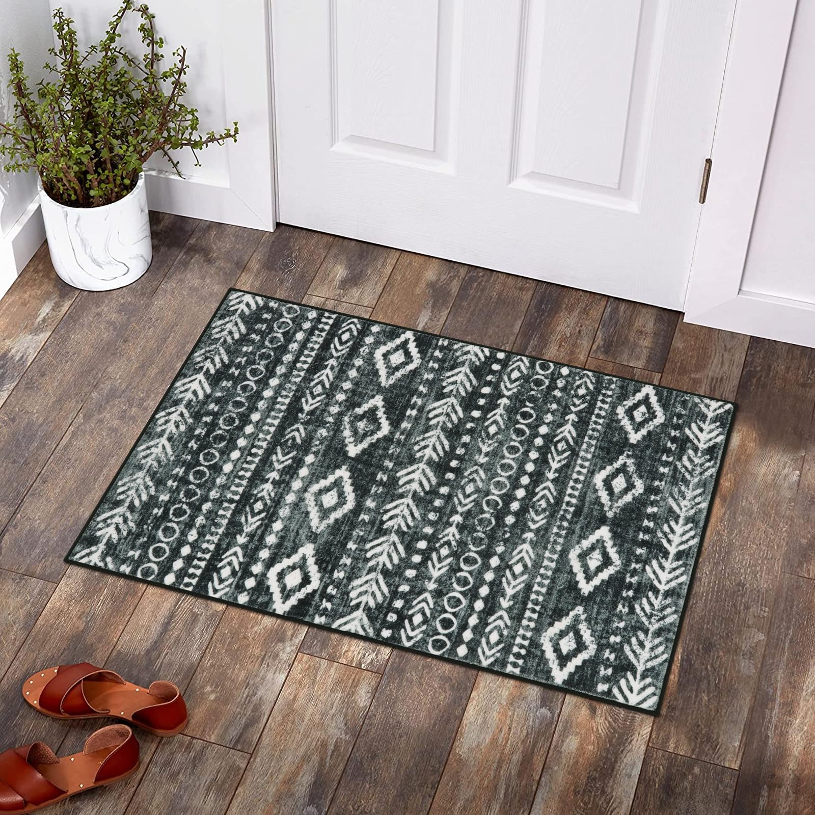 Lahome Boho Moroccan Throw Rug,Washable Black White 2x3 Entryway Rug Non Slip,Low-Pile Soft Bath Mat Rustic Tribal Kitchen Farmhouse Rugs for Entry Front Door (2x3ft)