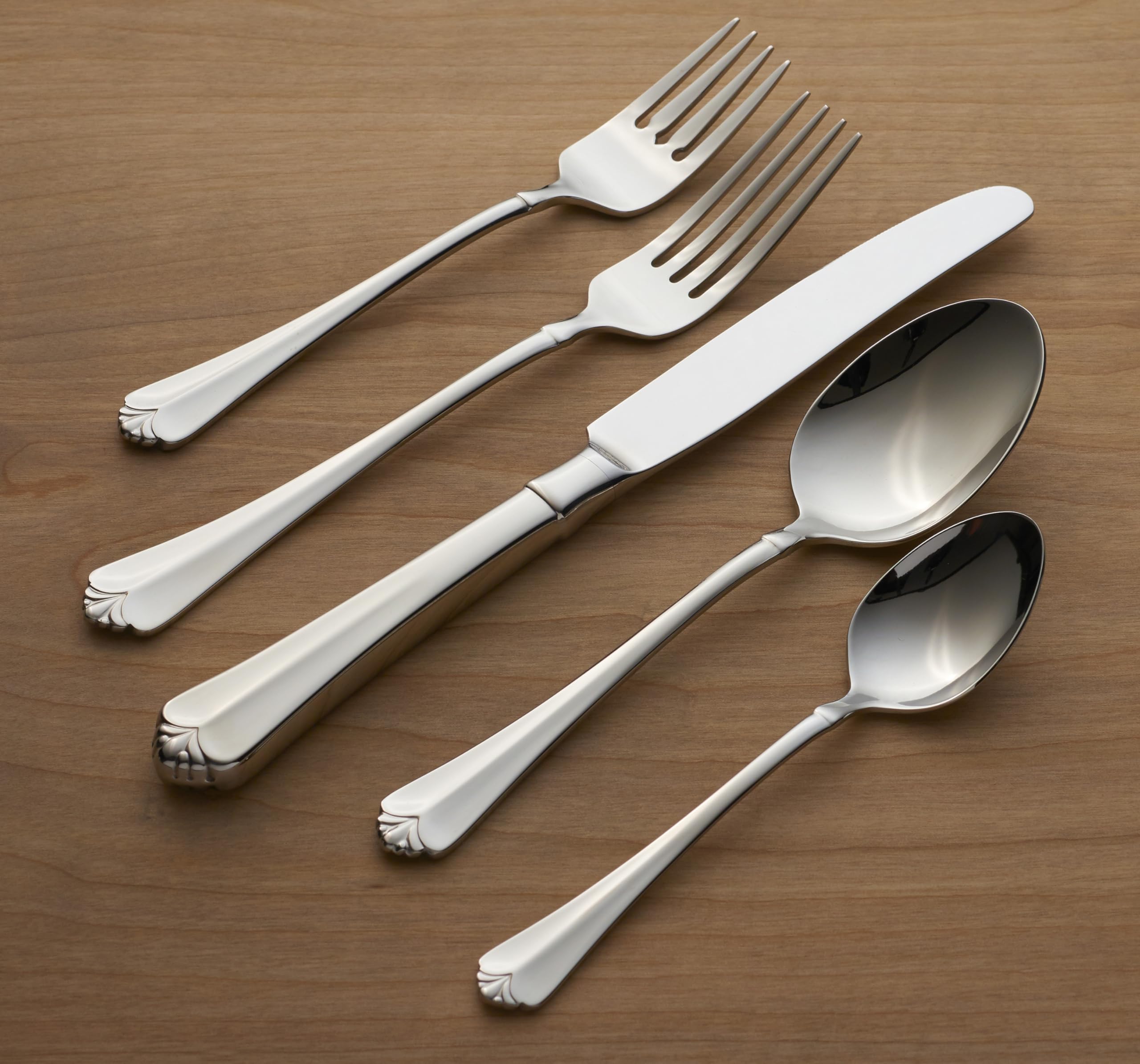 Oneida Golden Juilliard 5 Piece Fine Flatware Set, 18/10 Stainless, Service for 1,Silver