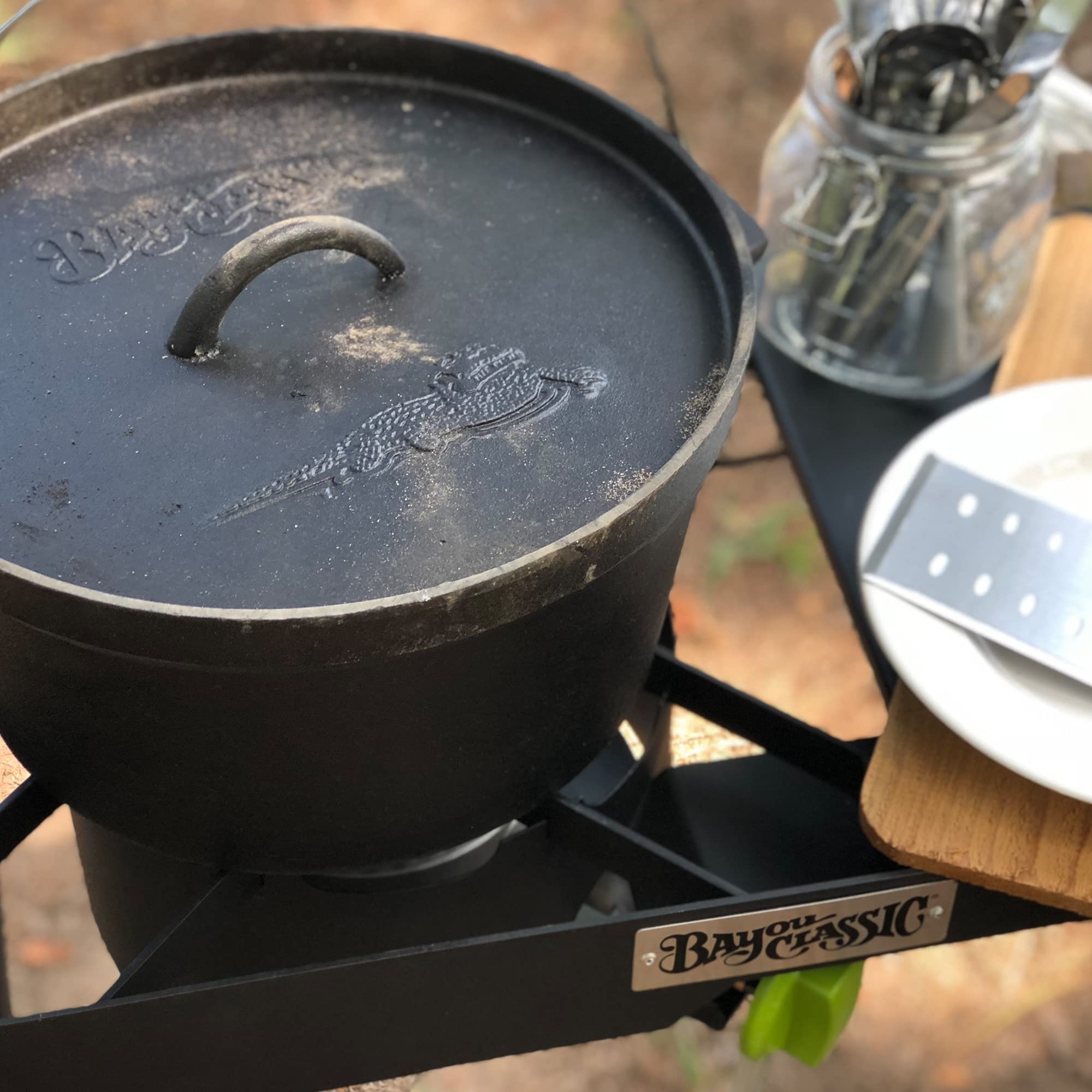 Bayou Classic Cast Iron Dutch Oven w/ Fry Basket Features Flanged Camp Lid Perforated Aluminum Basket Stainless Coil Wire Handle Grip, 20-qt Perfect For Frying Fish Chicken Shrimp & More