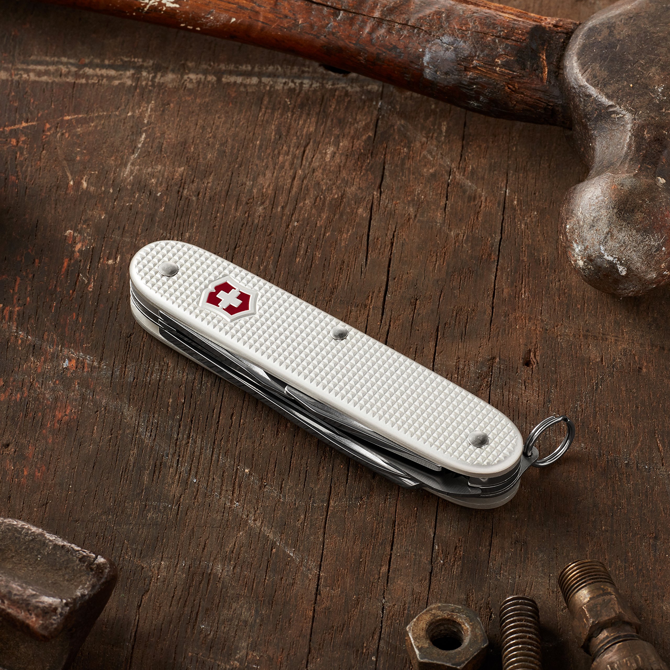 Victorinox Farmer Alox Swiss Army Knife, 9 Functions, Swiss Made Pocket Knife with Large Blade, Screwdriver, Can Opener and Wire Stripper - Silver