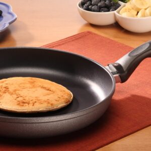 Swiss Diamond 9.5" Fry Pan HD Nonstick Induction Diamond Coated Aluminum Fry Pan, Dishwasher and Oven Safe, Gray