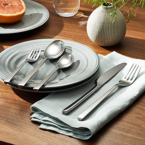 Towle 20 pc Luxor Flatware Set -