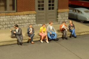 bachmann industries miniature o scale figures seated platform passengers train(6 piece)