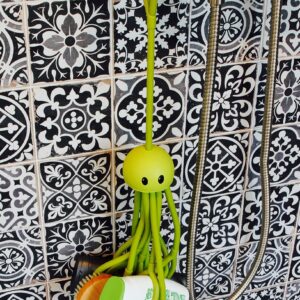 Formverkert Octopus Shower Caddy (in Green)- Shower Gel Shampoo Conditioner Brush Razors Toys Accessories Holder, 9 Slots, Fits All Sized Bottles, Stylish Fun Bath Shower Organizer, Designed in Sweden