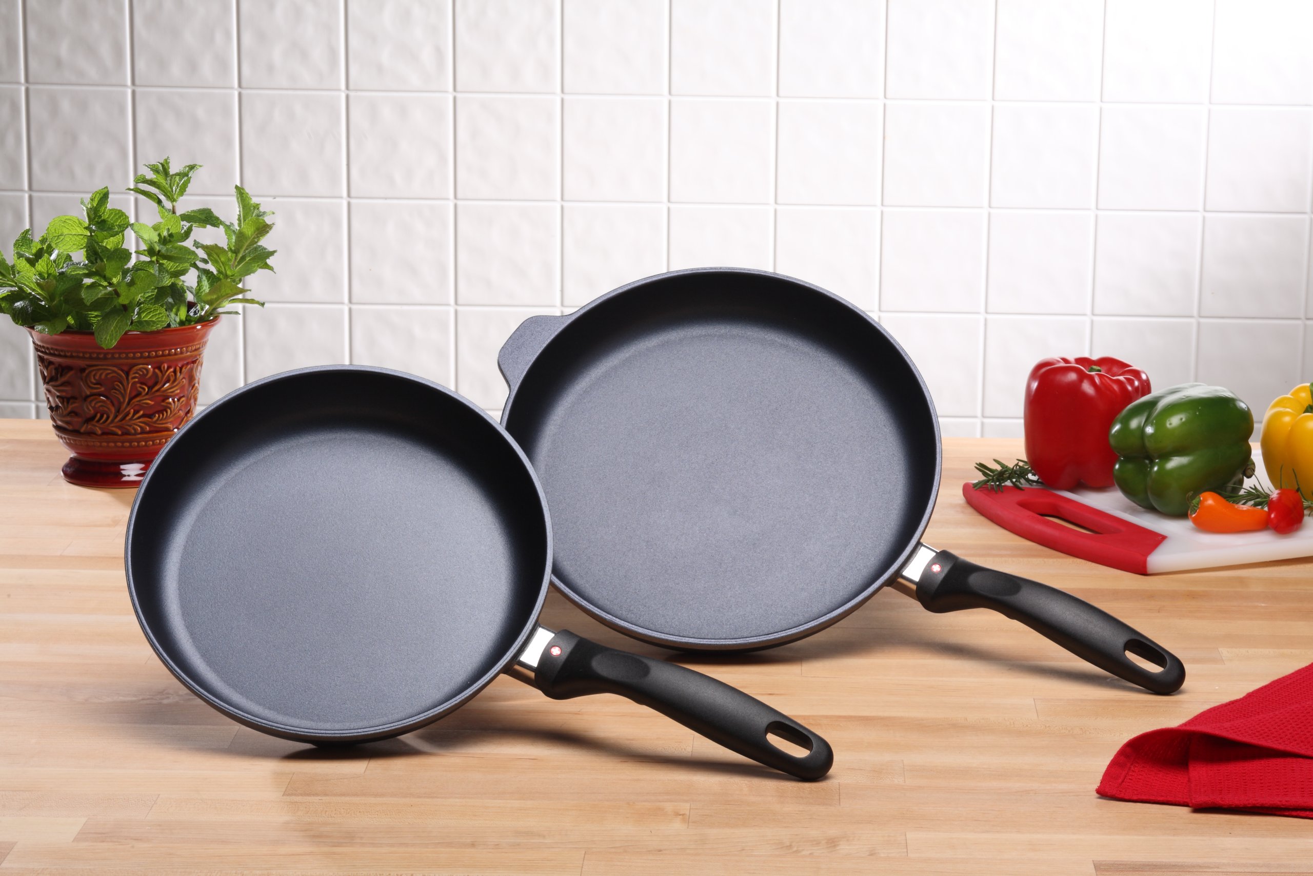 Swiss Diamond Nonstick Induction Fry Pan Duo, 9.5" & 11" Dishwasher & Oven Safe Fry Pans, Gray