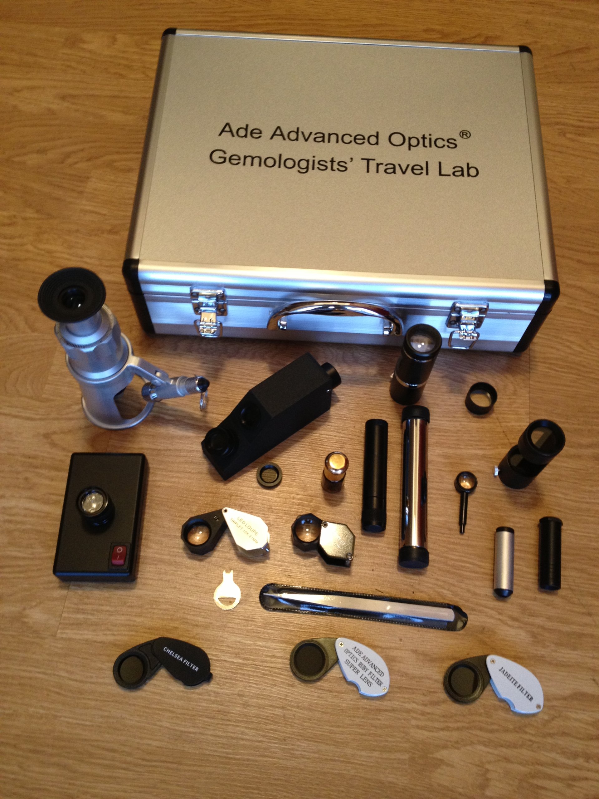 Gemologists' Travel/portable Lab Suitcase. Including Microscope, Dichroscope, Spectroscope, Chelsea Filter, Ruby Filter, Jadeite Filter, Polariscope, Darkfield Loupe, Uv Magnifier, Gem Refractometer, Polariscope, Conoscope, Refractive Index Liquid Oil, Ge