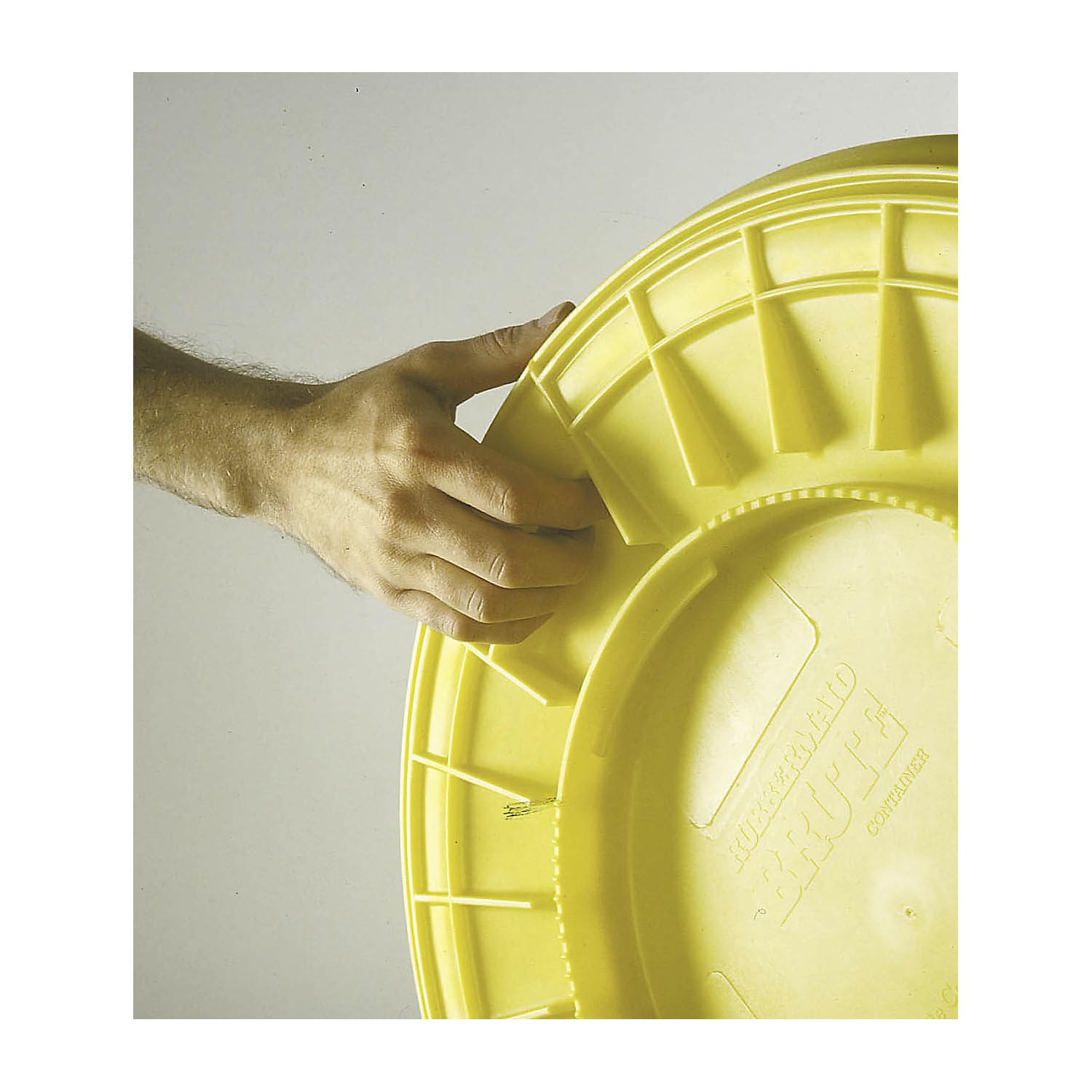 BRUTE 2620 YEL Indoor All-Purpose Waste Bin, Round Container, Yellow, 20-Gal, Sold as 1 Each