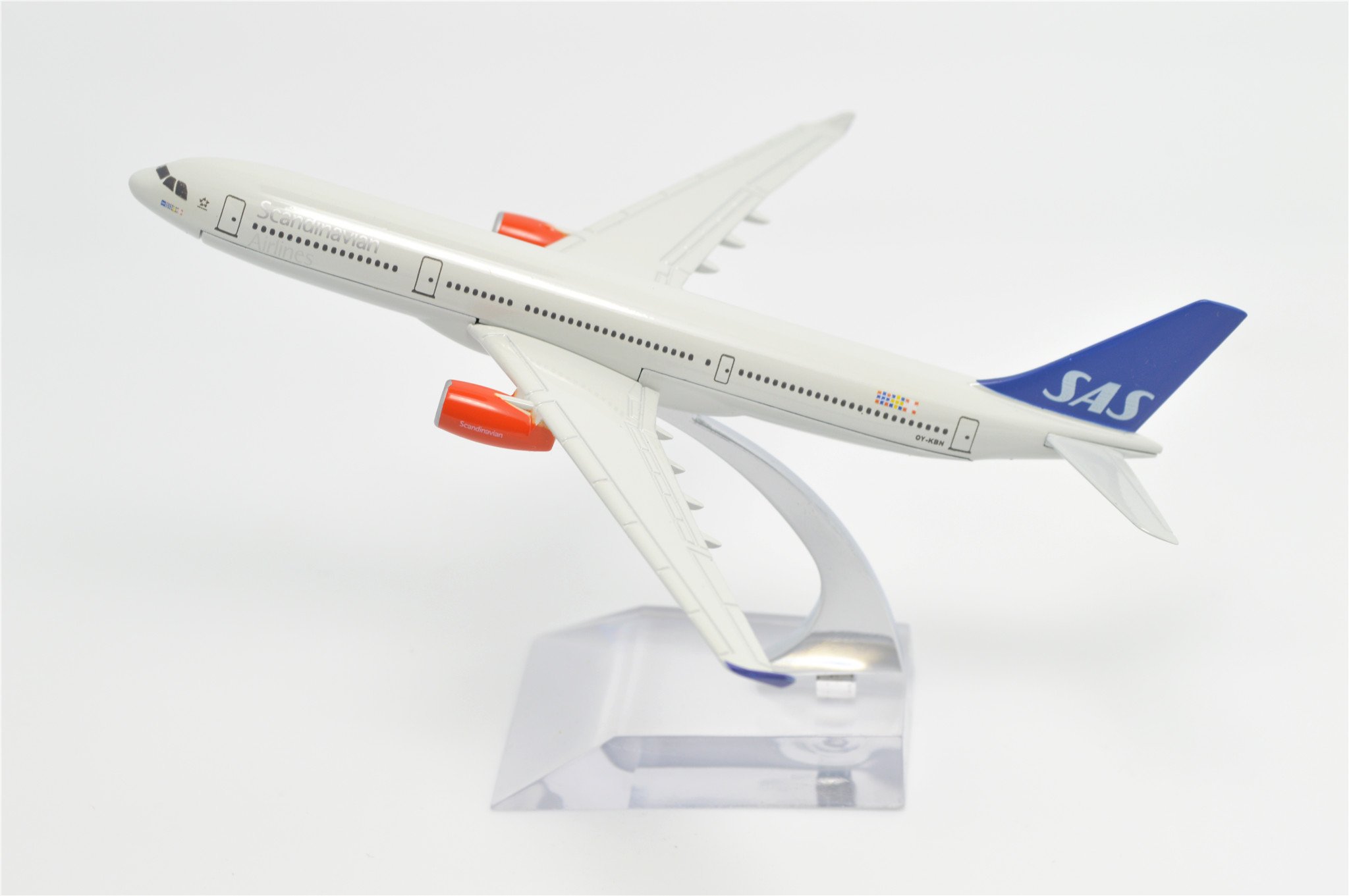 TANG DYNASTY(TM) 1:400 16cm Air Bus A330 Scandinavian Airlines SAS Metal Airplane Model Plane Toy Plane Model