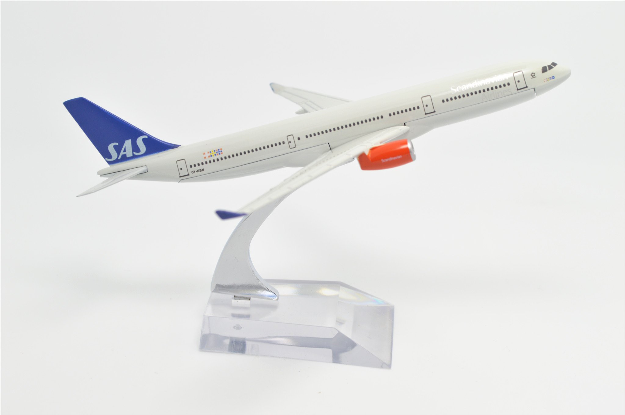 TANG DYNASTY(TM) 1:400 16cm Air Bus A330 Scandinavian Airlines SAS Metal Airplane Model Plane Toy Plane Model