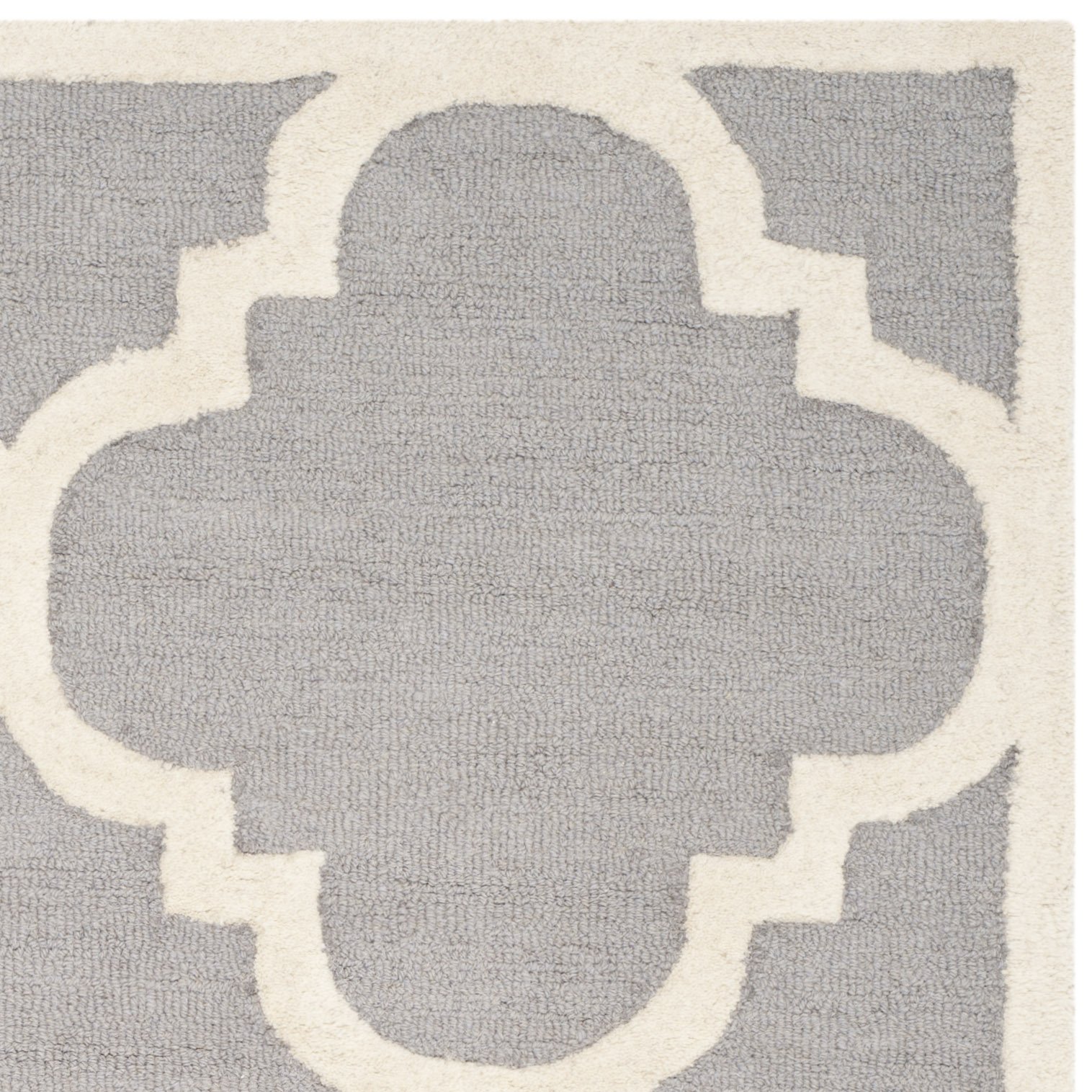 SAFAVIEH Cambridge Collection 4' x 6' Silver / Ivory CAM140D Handmade Moroccan Trellis Premium Wool Area Rug