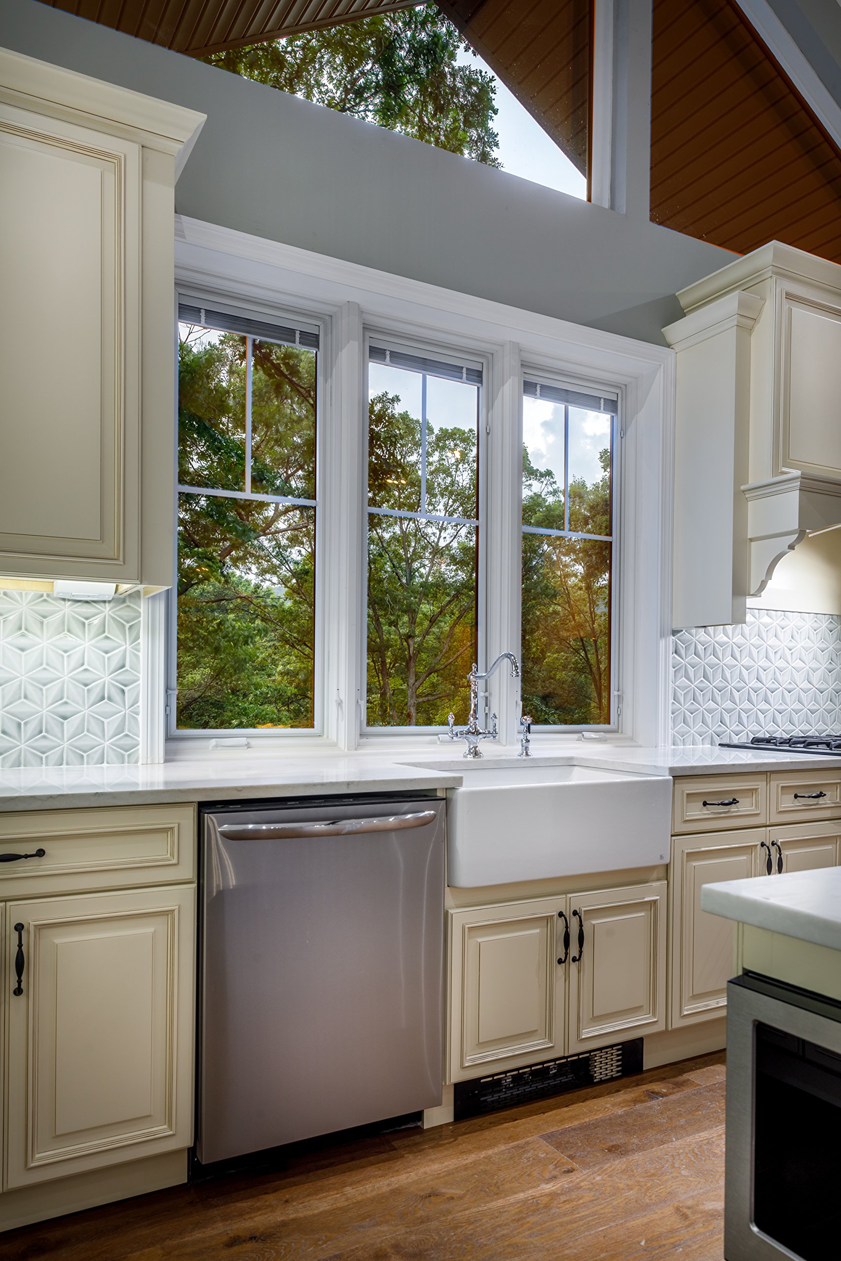 Fine fixtures Sutton Fireclay sink, 30" Apron Front Farmhouse Kitchen Sink. Solid (Not Hollow)