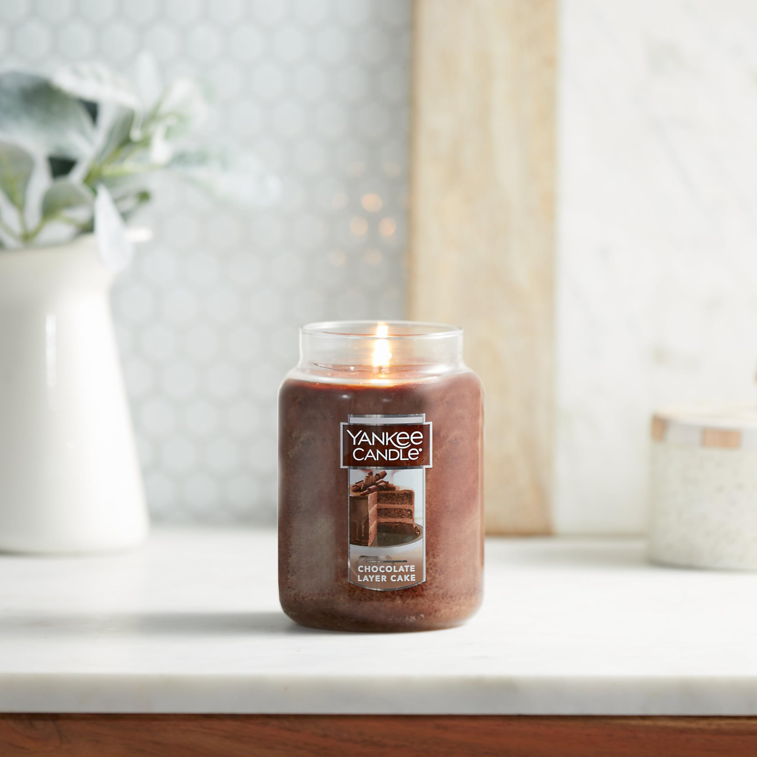 Yankee Candle Chocolate Layer Cake Scented, Classic 22oz Large Jar Single Wick Candle, Over 110 Hours of Burn Time