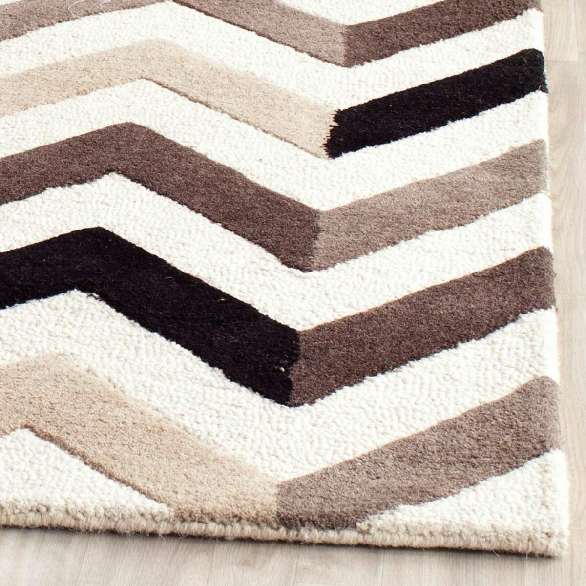 SAFAVIEH Cambridge Collection Area Rug - 8' x 10', Ivory & Black, Handmade Chevron Wool, Ideal for High Traffic Areas in Living Room, Bedroom (CAM580C)