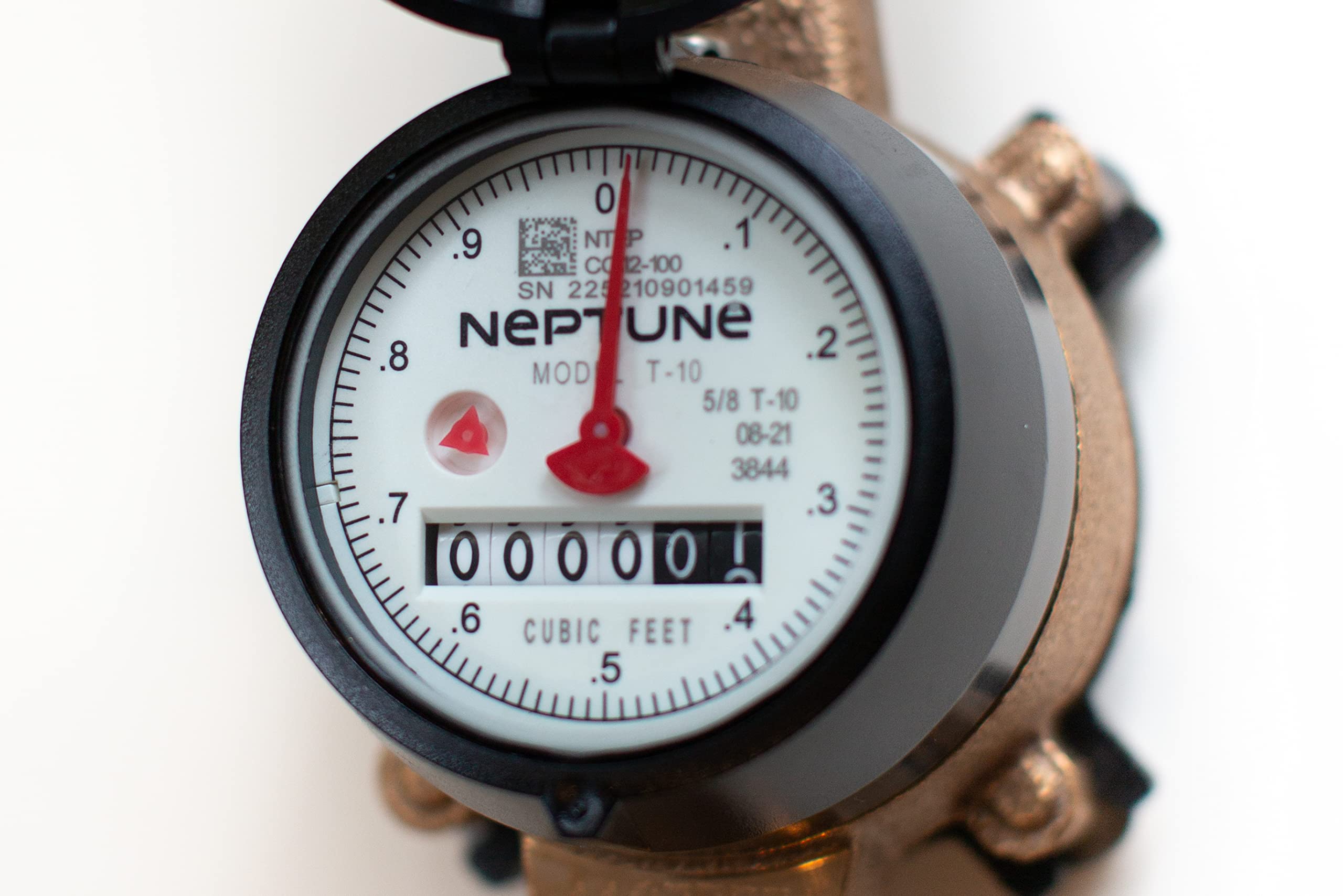 Neptune T-10 3/4" (5/8" x 3/4") Direct Read Bronze Meter with Couplings - Measuring in Cubic Feet