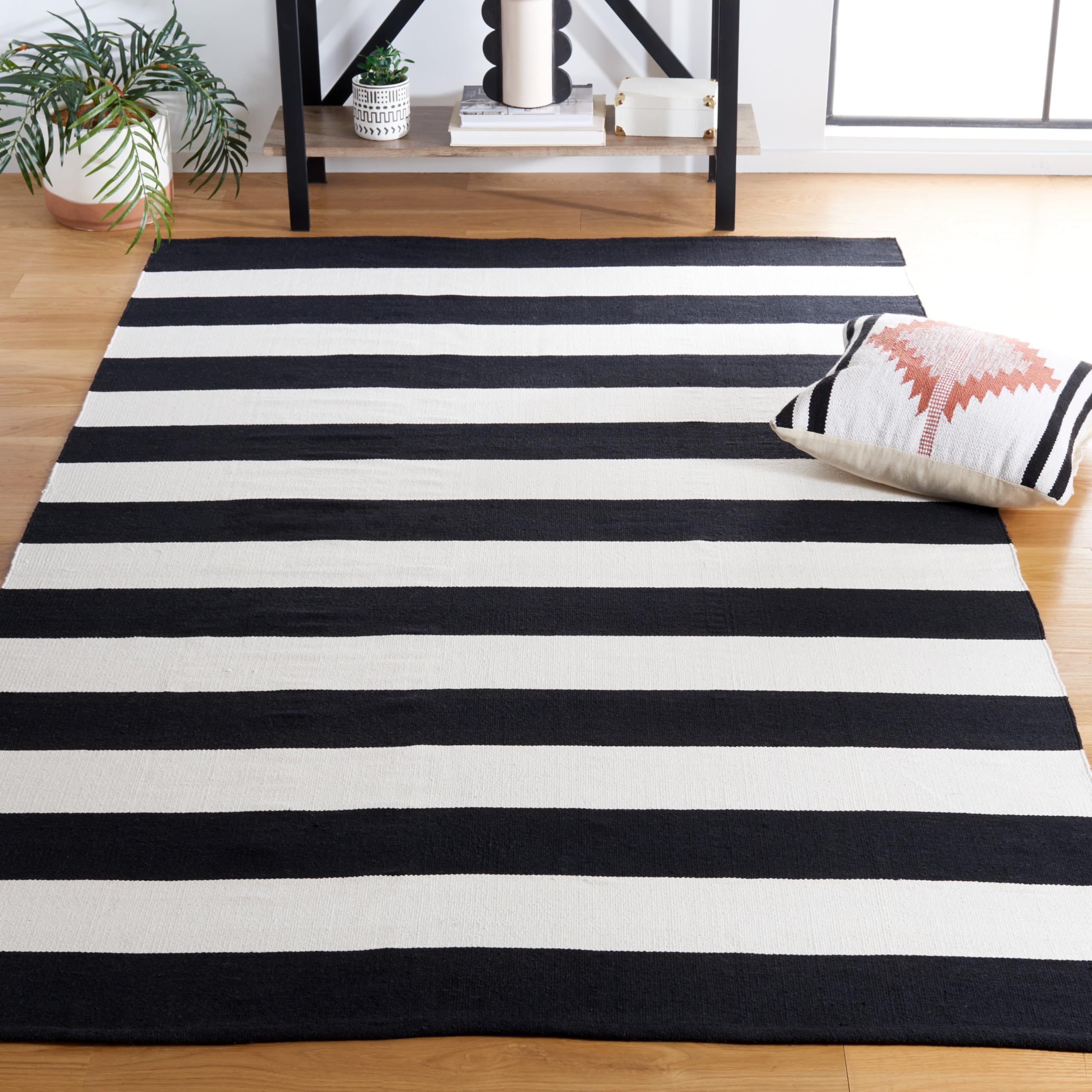 SAFAVIEH Montauk Collection Area Rug - 5' x 8', Black & Ivory, Handmade Flat Weave Boho Farmhouse Cotton Stripe, Ideal for High Traffic Areas in Living Room, Bedroom (MTK712D)