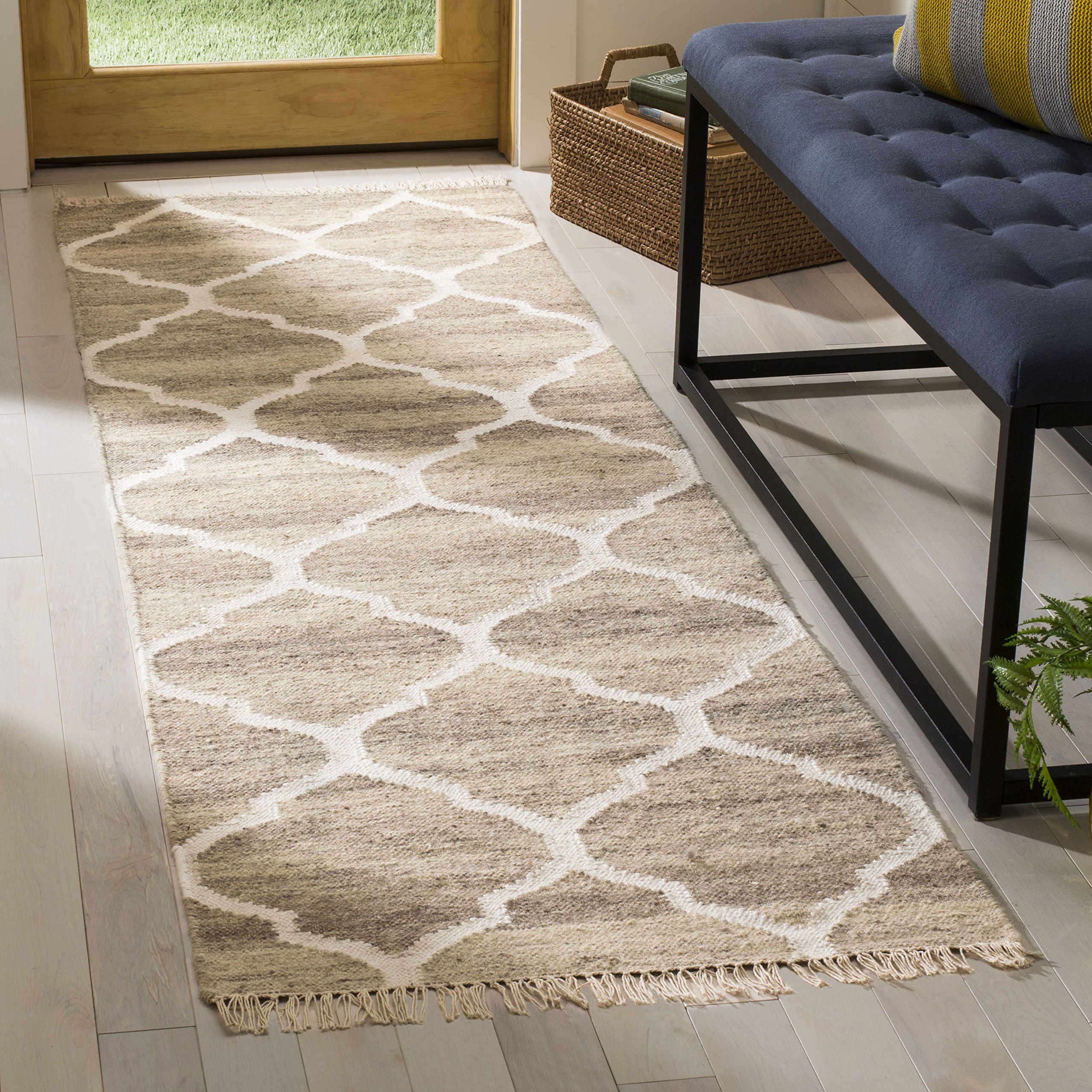 SAFAVIEH Natural Kilim Collection Accent Rug - 2' x 3', Light Grey & Ivory, Handmade Moroccan Boho Trellis Wool & Viscose, Ideal for High Traffic Areas in Entryway, Living Room, Bedroom (NKM317A)