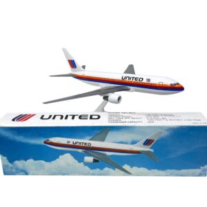 Flight Miniatures United (76-93) 767-200 1:200 Scale - Plastic Snap-Fit Model Airplane - Collectible Replica of United Airlines Aircraft - Part# ABO-76720H-002