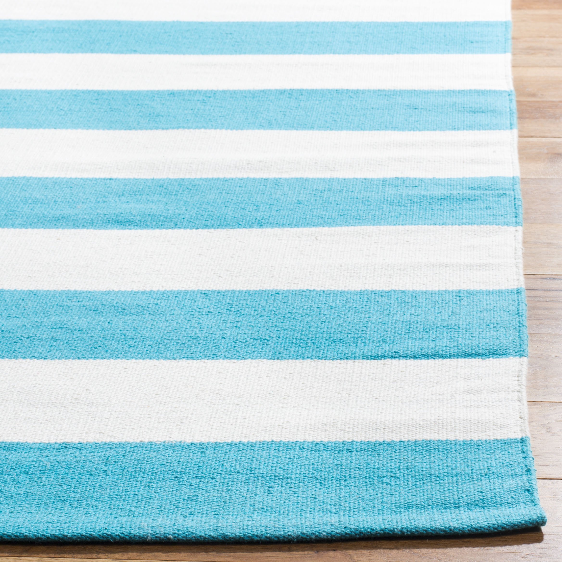 SAFAVIEH Montauk Collection Accent Rug - 4' x 6', Turquoise & Ivory, Handmade Flat Weave Boho Farmhouse Cotton Stripe, Ideal for High Traffic Areas in Entryway, Living Room, Bedroom (MTK712N)