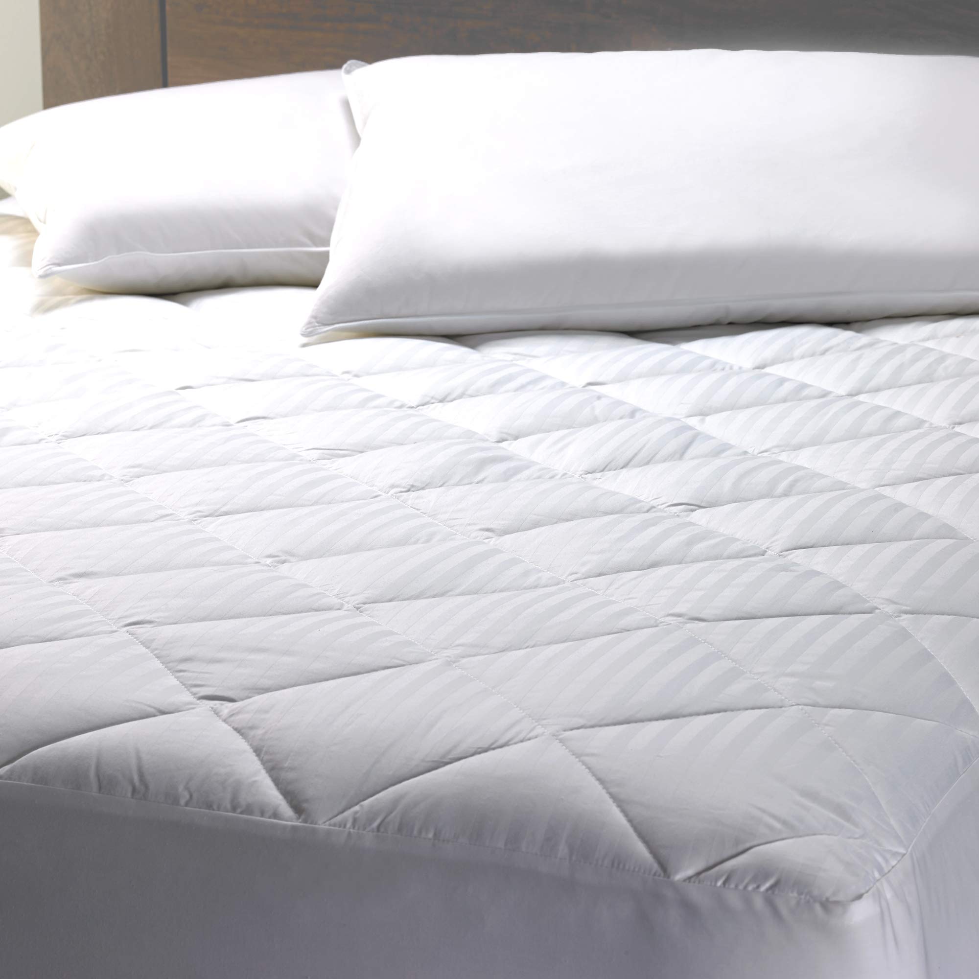 W Hotels Mattress Pad - Diamond Quilted Mattress Topper - Fits Mattresses Up to 18" - King (78" x 80" x 18")