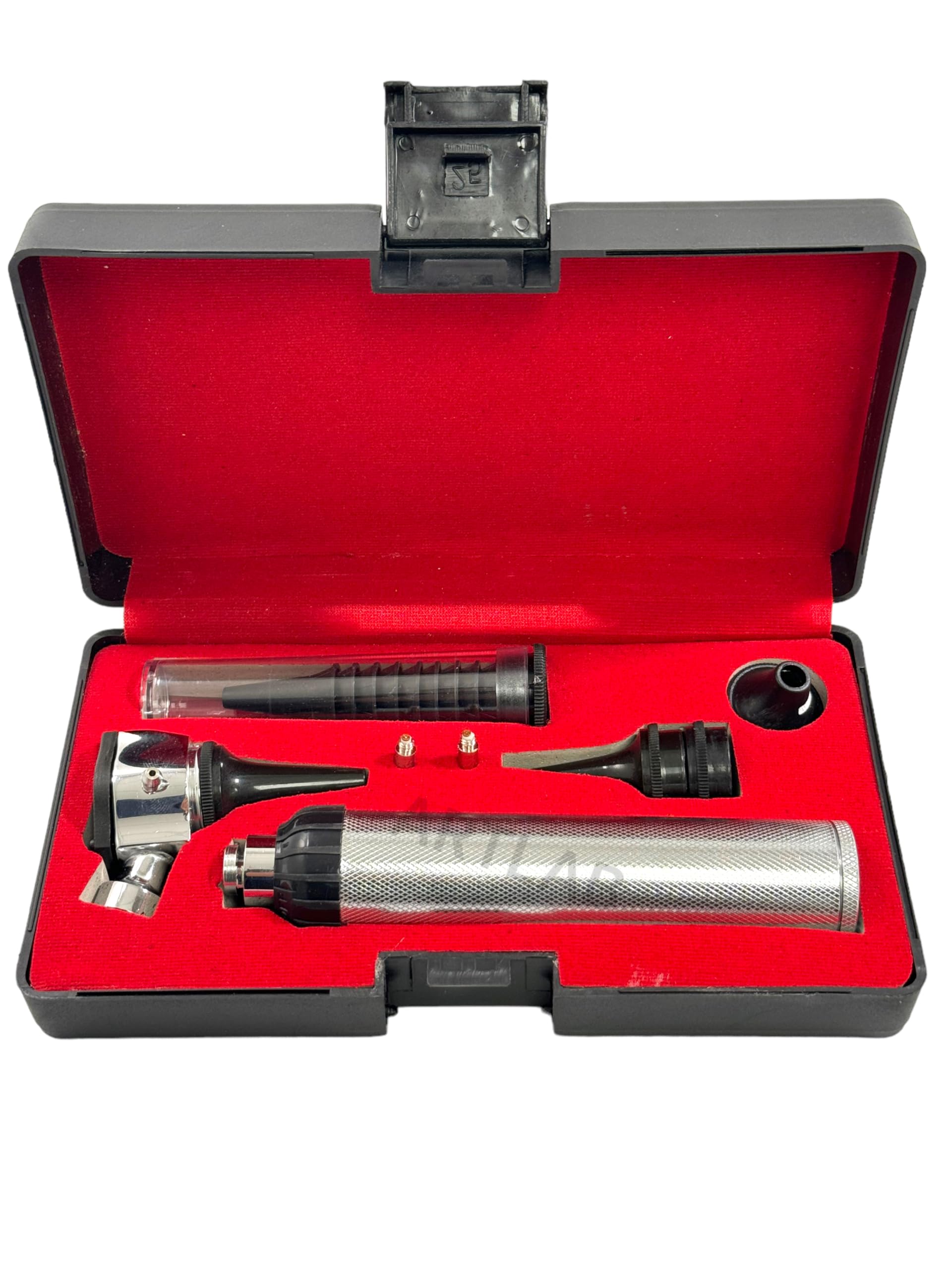 New SYNAMED USA 3.2V Otoscope Set Includes Set of Disposable Specula Adaptor and 3 Sizes of reuseable Specula Plus Hard CaseCase + 2FREE Bulb (CYNAMED Brand