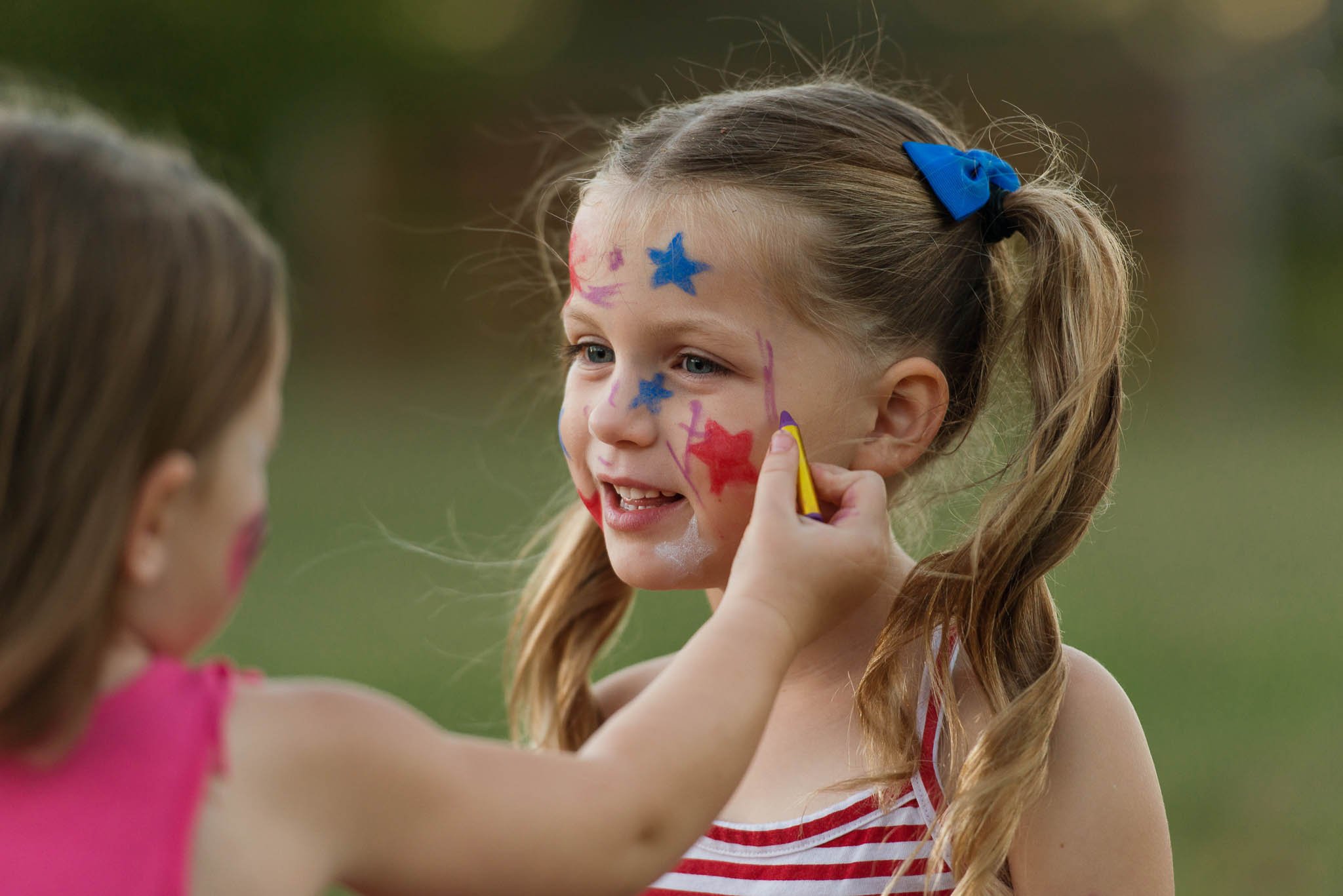 Dress Up America Face Paint Kit - Face And Body Paint Crayons - 6 Piece Set Halloween Makeup for Kids and Adults