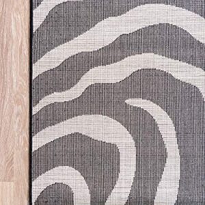 Unique Loom Wildlife Collection Area Rug - Okapi (3' 3" x 5' 3" Rectangle Black/Cream)