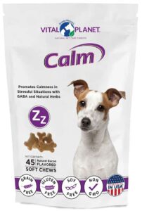 vital planet - calm soft chews for dogs, promotes calmness in stressful situations with gaba, colostrum, valerian, turmeric, chamomile, and l-theanine - 45 natural bacon flavored soft chews