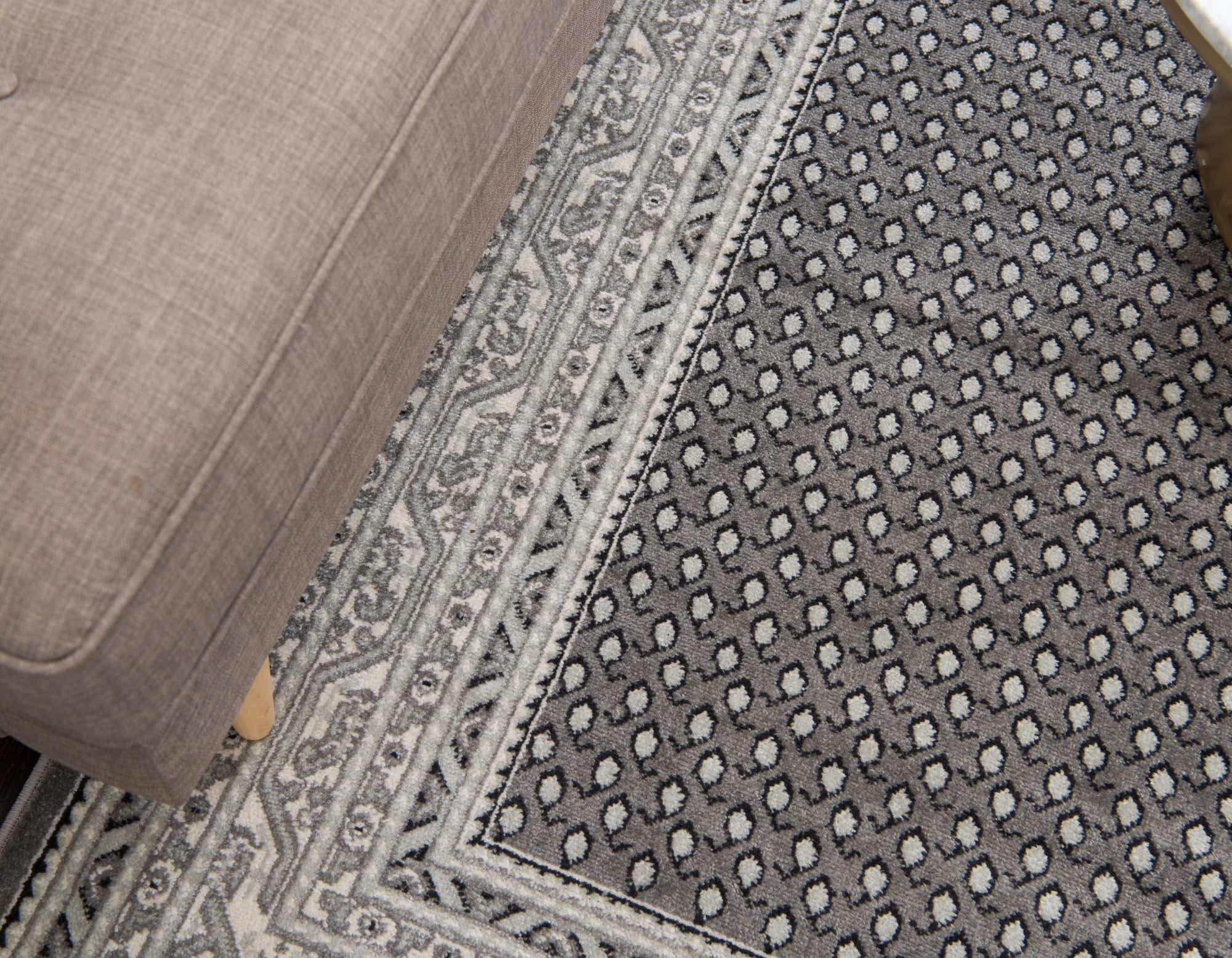 Unique Loom Williamsburg Collection Traditional Border with Dotted Center Area Rug, 5' 3" x 8' Rectangle, Gray/Black