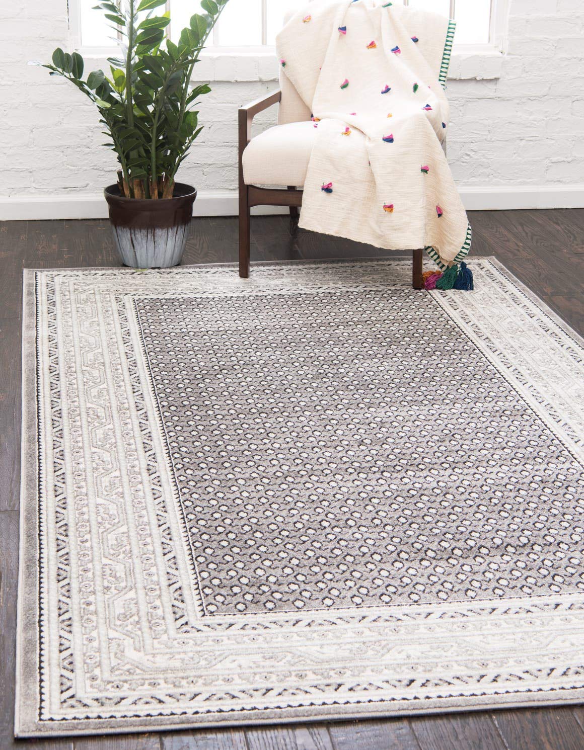 Unique Loom Williamsburg Collection Traditional Border with Dotted Center Area Rug, 5' 3" x 8' Rectangle, Gray/Black